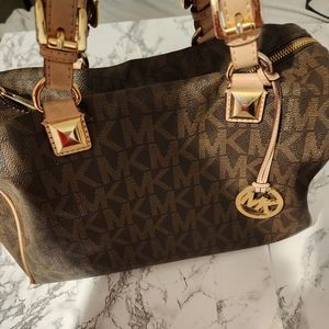 Michael kors logo bag